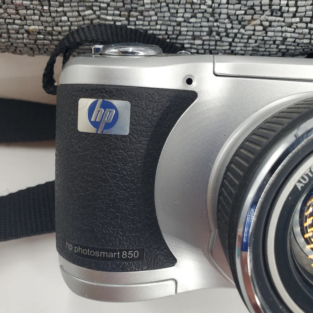 HP Photosmart 850 Digital Camera Vintage 8x Optical Zoom. Not Tested for Parts